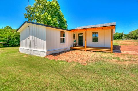 Single Family Residence in Choctaw OK 2815 Louise Drive.jpg
