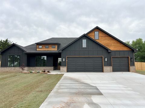 Single Family Residence in Guthrie OK 1530 Safari Drive.jpg