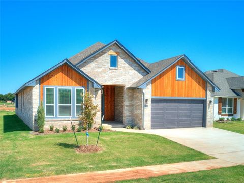 Single Family Residence in Yukon OK 7712 Woods Edge Way.jpg