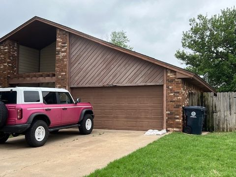 Duplex in Oklahoma City OK 7903 Debar Circle.jpg