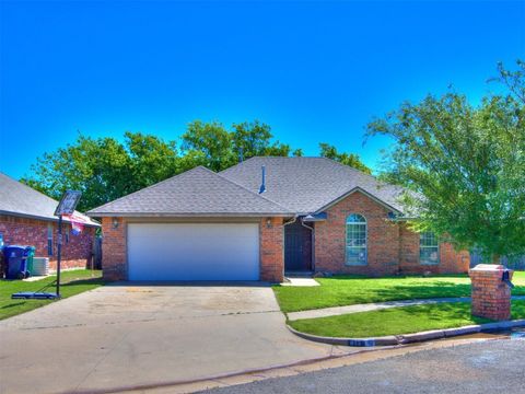 Single Family Residence in Yukon OK 812 Garrison Lane.jpg