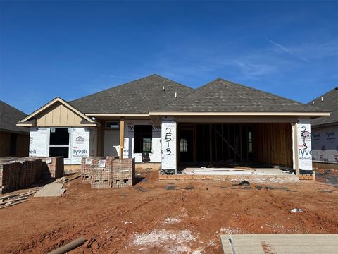 Single Family Residence in Edmond OK 2513 NW 196th Street.jpg