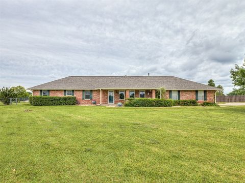 Single Family Residence in Tuttle OK 975 Garden Road.jpg