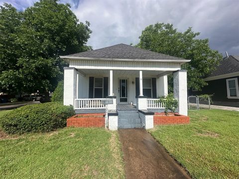Single Family Residence in El Reno OK 1001 S Rock Island Avenue.jpg