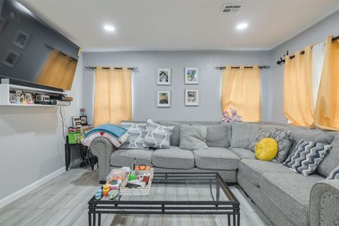 Single Family Residence in Oklahoma City OK 2022 NW 30th Street.jpg