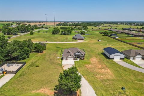 Single Family Residence in Tuttle OK 1908 County Road 1200 Road.jpg