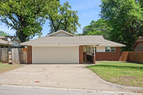 Single Family Residence in Oklahoma City OK 524 Skylark Drive.jpg