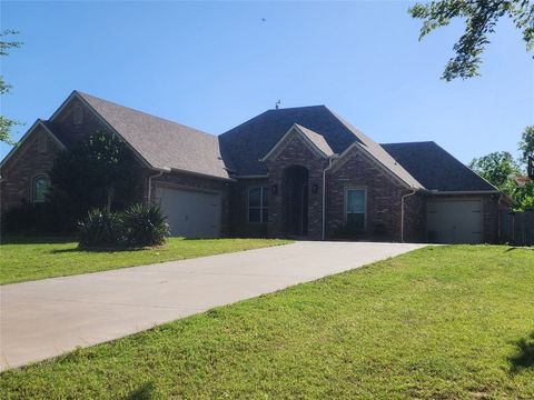Single Family Residence in Tuttle OK 928 County Street 2932.jpg