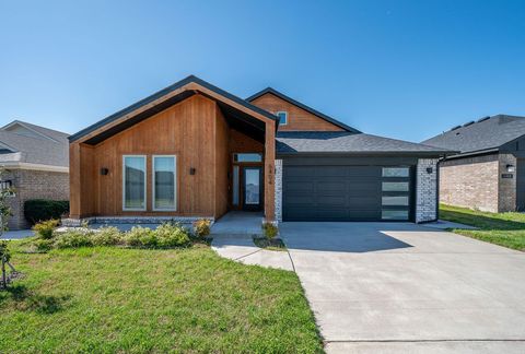 Single Family Residence in Oklahoma City OK 6404 SE 87th Street.jpg