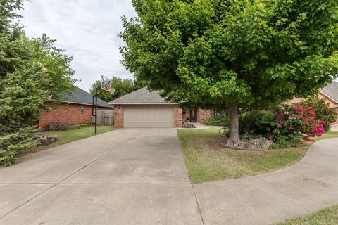 Single Family Residence in Tuttle OK 109 West End Court.jpg