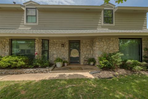 Single Family Residence in Oklahoma City OK 11412 Leaning Elm Road.jpg