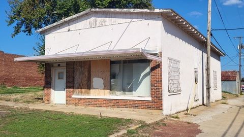 Retail in Okemah OK 114 N 2nd Street.jpg