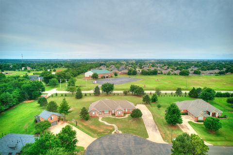 Single Family Residence in Edmond OK 1688 Graces Terrace.jpg