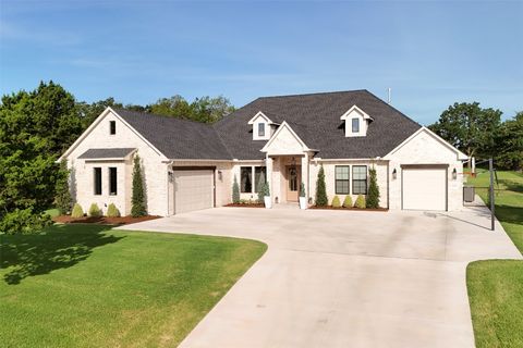 Single Family Residence in Guthrie OK 8111 Goldfinch Drive.jpg