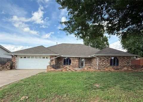 Single Family Residence in Oklahoma City OK 10300 Ryecroft Road.jpg