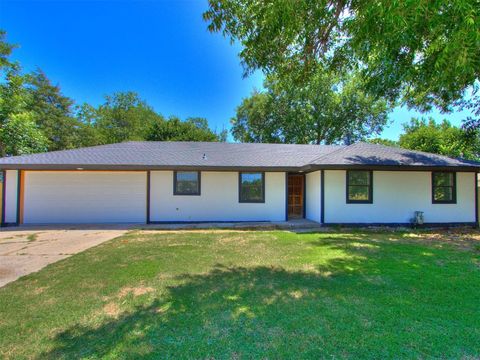 Single Family Residence in El Reno OK 118 N Foster Avenue.jpg