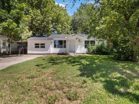 Single Family Residence in Del City OK 3927 SE 10th Place.jpg