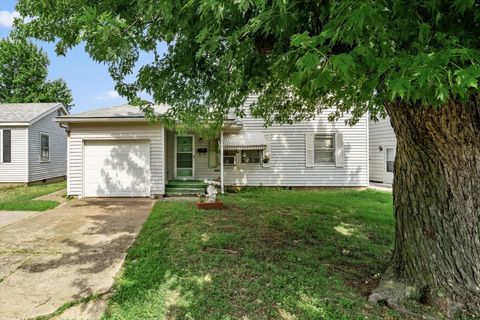 Single Family Residence in El Reno OK 1705 S Dille Street.jpg