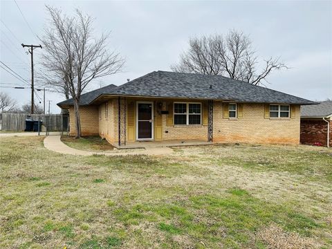 Single Family Residence in Oklahoma City OK 1801 NE 55th Street.jpg