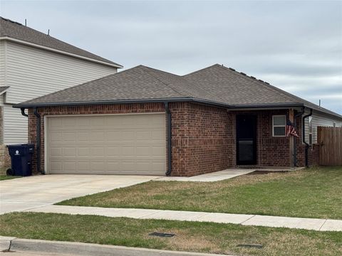 Single Family Residence in Oklahoma City OK 1825 Easton Lane.jpg