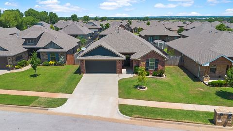 Single Family Residence in Oklahoma City OK 8721 SW 39th Street.jpg