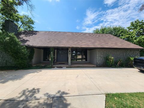 Single Family Residence in Oklahoma City OK 2900 Browne Stone Road.jpg