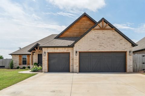 Single Family Residence in Tuttle OK 4442 Violet Street.jpg