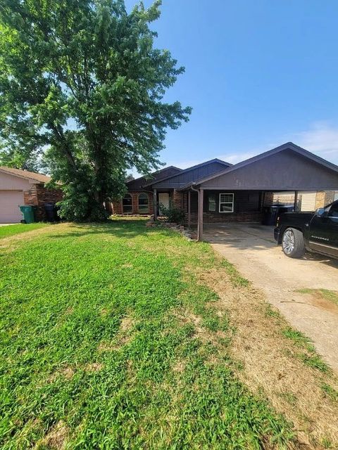 Single Family Residence in Oklahoma City OK 705 NW 111th Street.jpg
