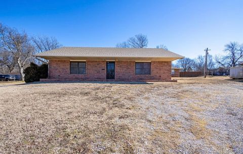 Single Family Residence in Wanette OK 314 N Clarady Street.jpg
