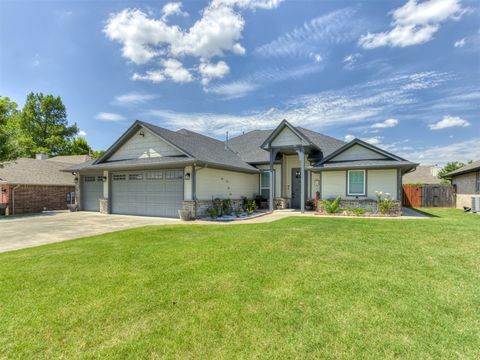 Single Family Residence in Harrah OK 20629 Twisted Oak Road.jpg
