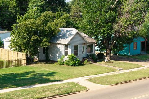 Single Family Residence in Guthrie OK 915 E Noble Avenue.jpg