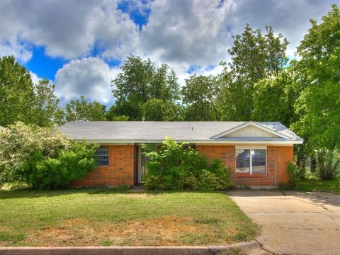 Single Family Residence in Oklahoma City OK 8708 N Hudson Avenue.jpg