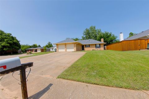 Single Family Residence in Edmond OK 3700 Meadow Lane.jpg
