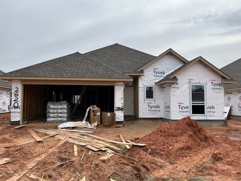 Single Family Residence in Edmond OK 2520 NW 196th Street.jpg