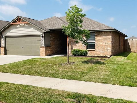 Single Family Residence in El Reno OK 1612 Burgundy Drive.jpg