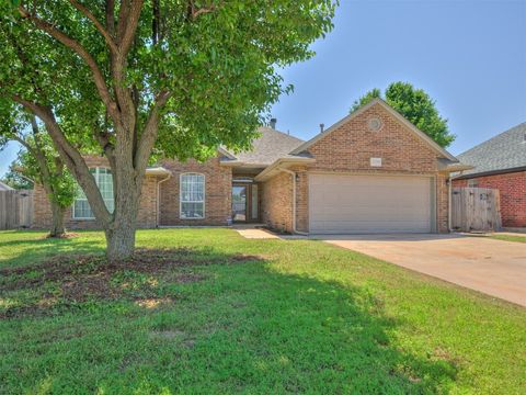 Single Family Residence in Oklahoma City OK 11709 Moon Beam Drive.jpg