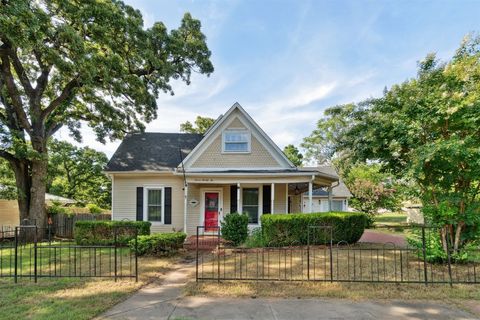 Single Family Residence in Chandler OK 722 E 2nd Street.jpg