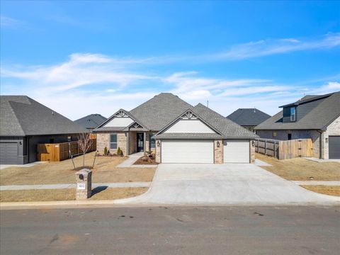 Single Family Residence in Yukon OK 9213 NW 84th Street.jpg