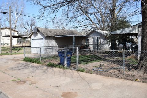 Single Family Residence in El Reno OK 201 N Williams Avenue.jpg