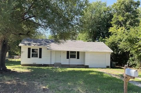 Single Family Residence in Del City OK 4018 Pearl Way.jpg