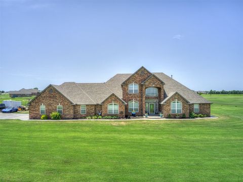 Single Family Residence in Tuttle OK 921 Hannah Drive.jpg
