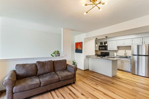 Condominium in Oklahoma City OK 14405 N Pennsylvania Avenue #6D.jpg