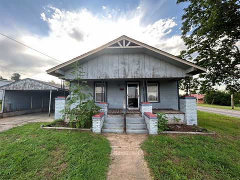 Single Family Residence in Cement OK 102 NE Avenue.jpg