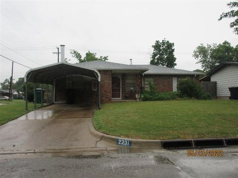 Single Family Residence in Oklahoma City OK 2231 SW 52 Streets.jpg