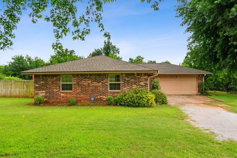 Single Family Residence in Tuttle OK 3414 Clayton Drive.jpg