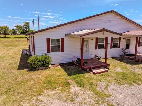 Duplex in Amber OK 109 Clover Lane.jpg