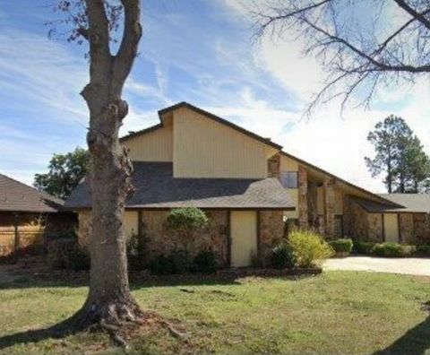 Single Family Residence in Oklahoma City OK 11124 Lakeridge Run.jpg
