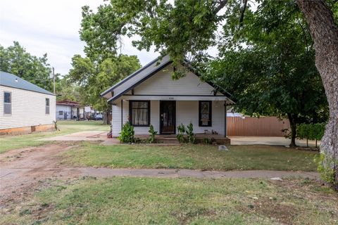 Single Family Residence in Kingfisher OK 220 E Fay Avenue.jpg