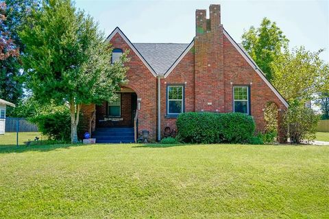 Single Family Residence in Oklahoma City OK 1420 NE 15th Street.jpg