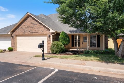 Duplex in Oklahoma City OK 6925 NW 133rd Terrace.jpg